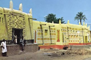 Nigeria: architecture [Credit: (centre right) Frank Willett]